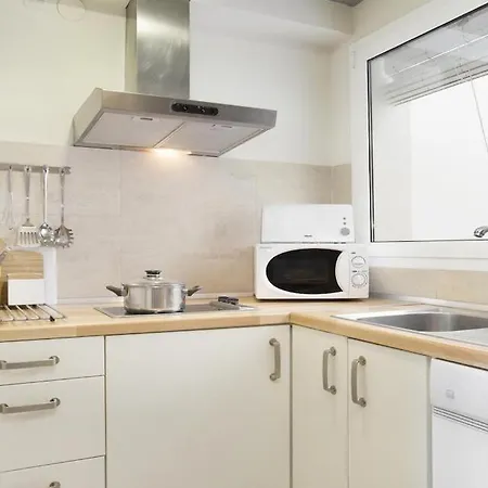 Sleeps 4 Pool Apartament
