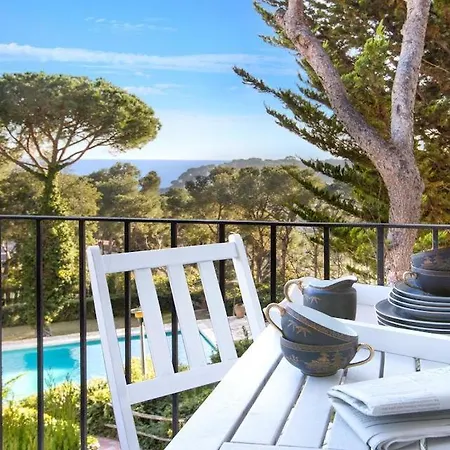 Sleeps 4 Pool Apartament